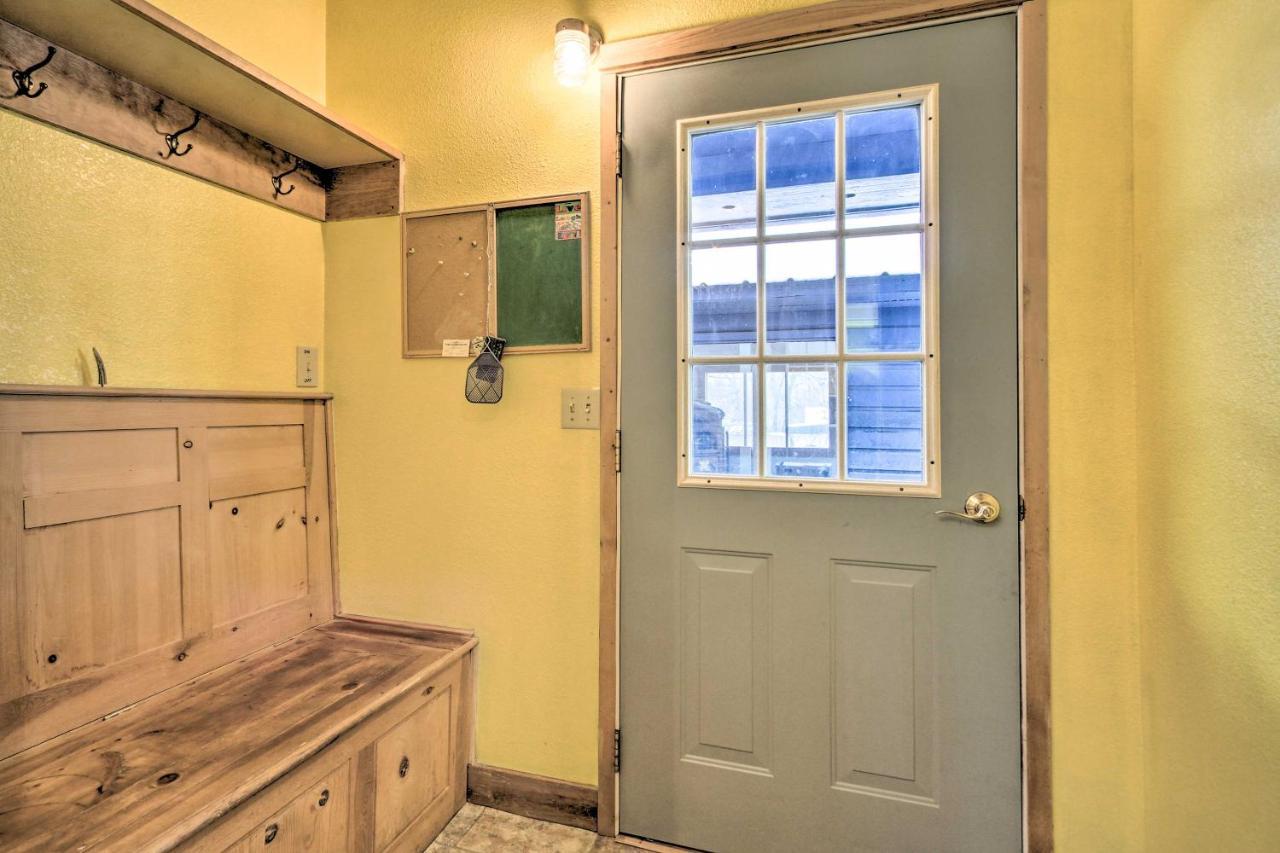 Cozy Home With Hot Tub Half Mi To Salmon River! 외부 사진