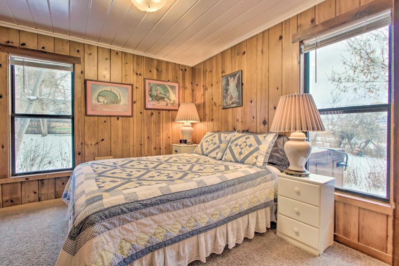 Cozy Home With Hot Tub Half Mi To Salmon River! 외부 사진