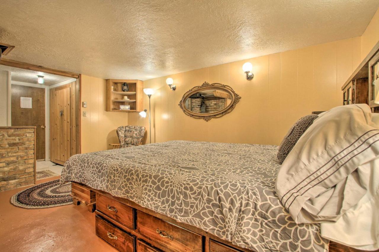 Cozy Home With Hot Tub Half Mi To Salmon River! 외부 사진