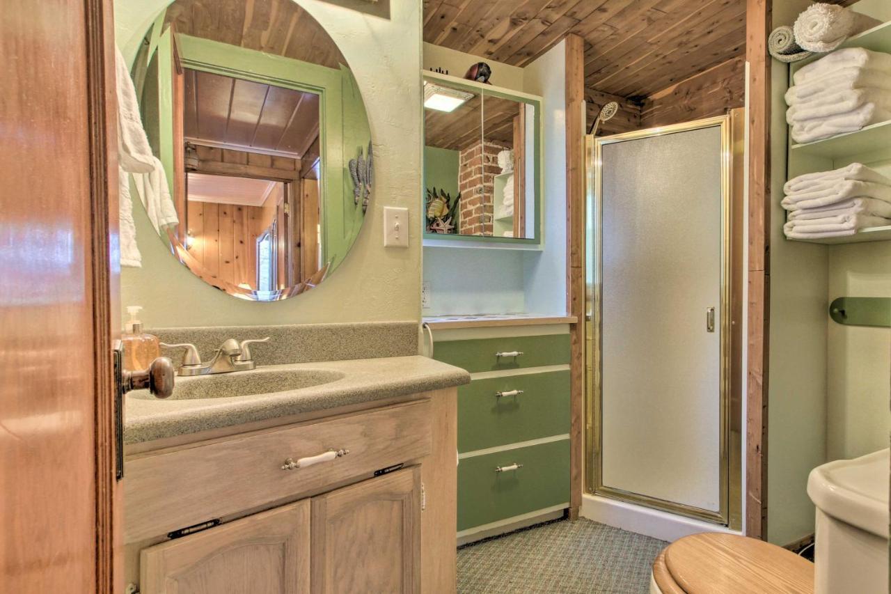 Cozy Home With Hot Tub Half Mi To Salmon River! 외부 사진