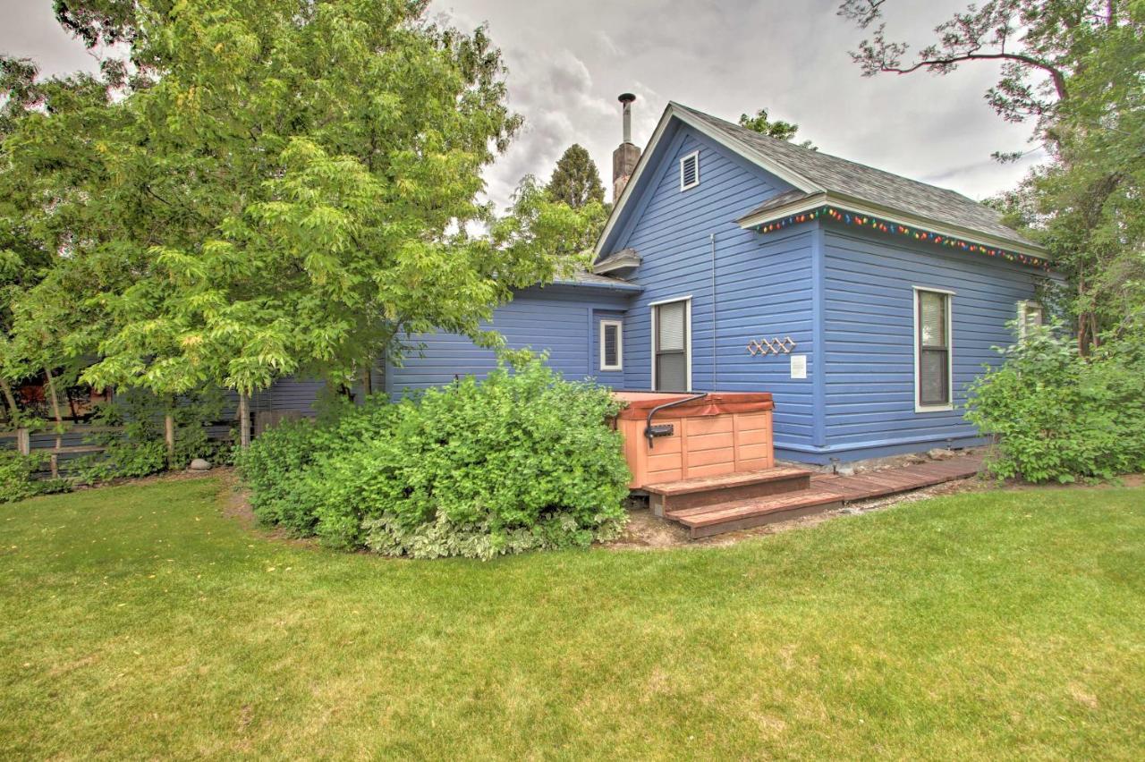 Cozy Home With Hot Tub Half Mi To Salmon River! 외부 사진